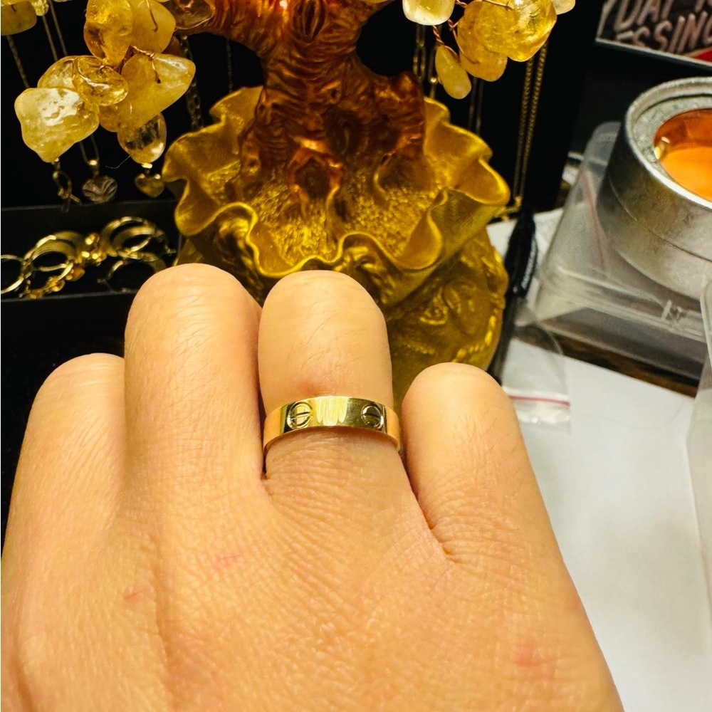 18K Saudi Gold Solid ring 5.5 size Real Gold has Stamp